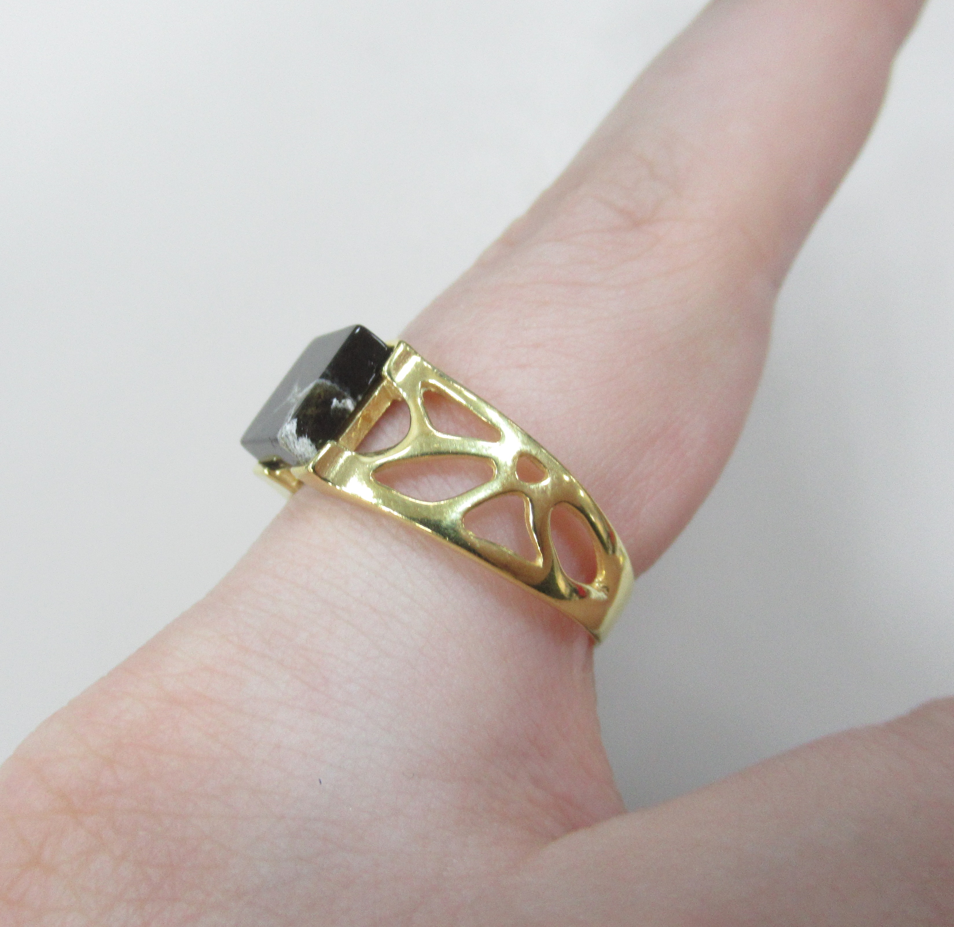 Серебряное кольцо с янтарем